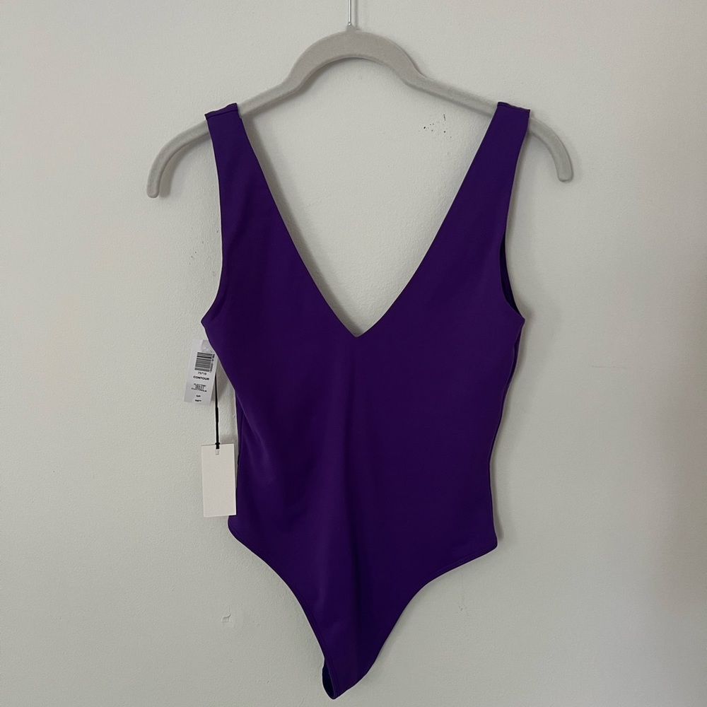 Aritzia purple NEVER WORN contour body suit. Super comfy and a great color!